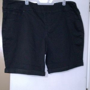 New blk denim shorts
